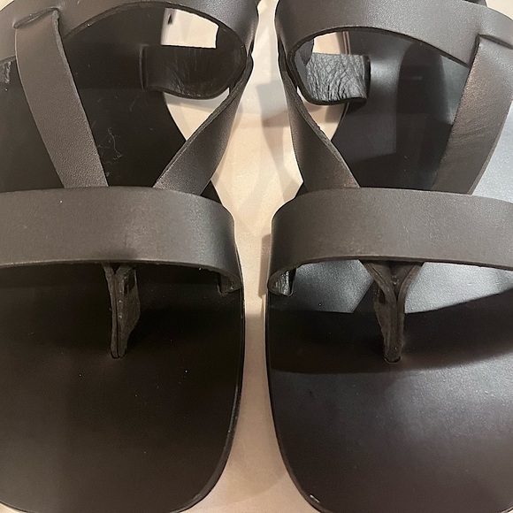 Black flat sandals - Picture 3 of 5